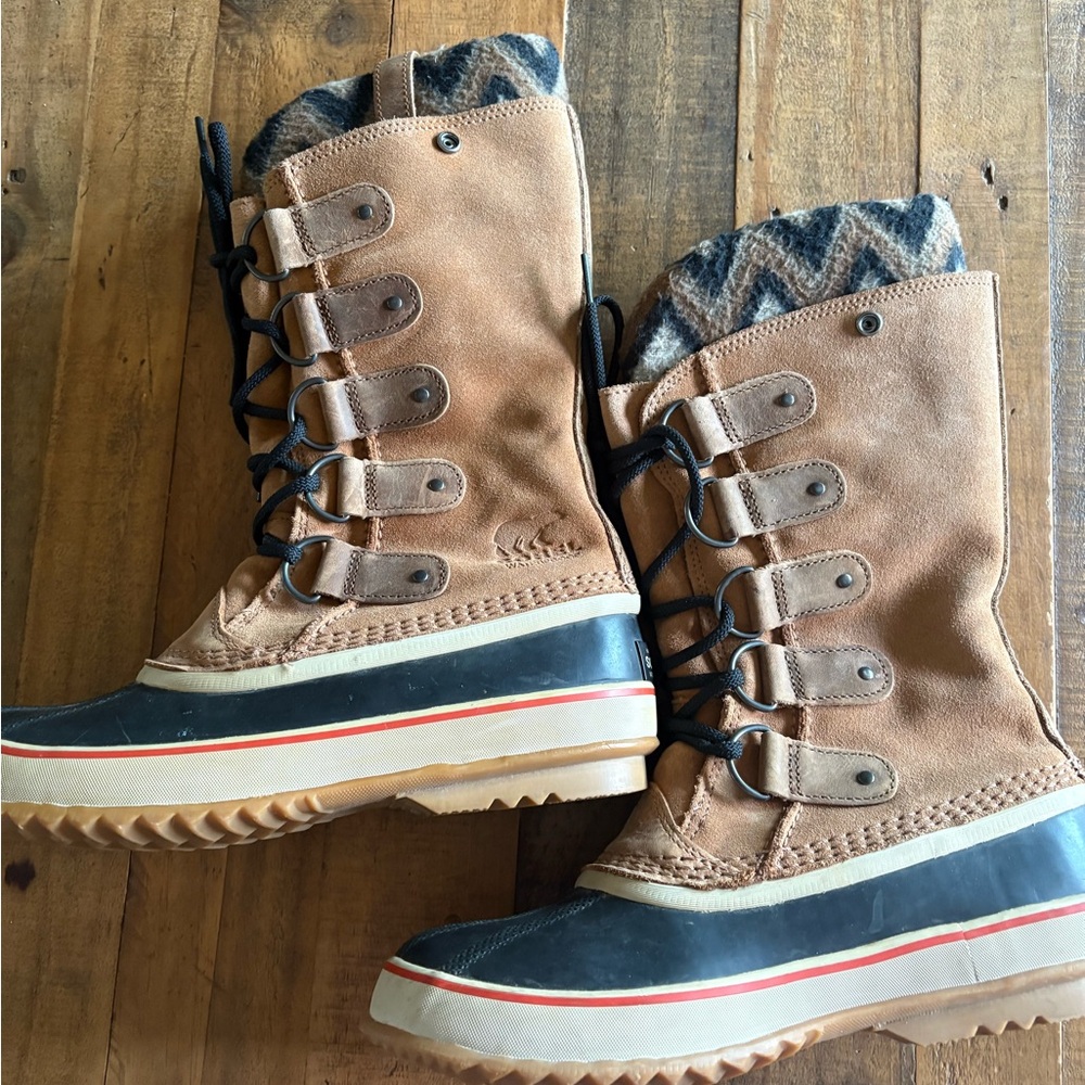 Sorel Tan and Black Lace-Up Winter Boots
